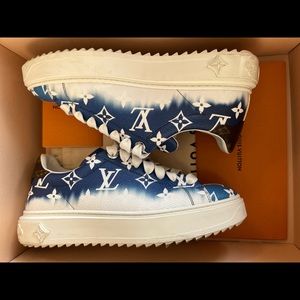 Louis Vuitton Sneaker Time Out LV Escale Blue Leather ref.196812 - Joli  Closet